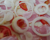 Foto del paso 1 de la receta: Pizza bacon, tomatiga, ceba, ais, formatge sense lactosa