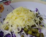 Foto del paso 3 de la receta Ensalada de col lombarda con atún, pepinillos y salsa agridulce