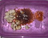 Foto langkah ke 5 dari resep Pad Krapao plus salad Thailand daging tumis mirip semur.