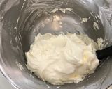 A picture of step 11 of Unicorn cupcakes.