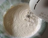 Foto langkah ke 6 dari resep Bolu Mawar Lembut.