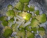 Foto del paso 1 de la receta: Guiso marinero de mix de coliflor romanesco y coliflor blanca