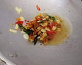 Foto langkah ke 6 dari resep Tumis bunga pepaya.