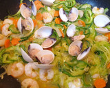 Foto del paso 4 de la receta: Espaguetis de calabacín a la marinera