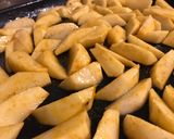 Foto del paso 1 de la receta: Papas al horno con salsa de queso 🧀🥔