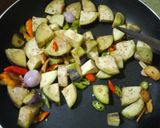 Foto langkah ke 2 dari resep Terong Oseng Bawang.