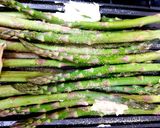 A picture of step 2 of My Grilled Asparagus. 😁.
