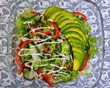 Hình bước làm 2 của món Salad Bơ Gà sốt dầu dấm