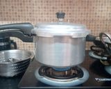 A picture of step 3 of Chole Batura.