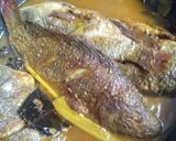 Foto langkah ke 4 dari resep Mujaer bumbu kuning.