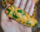 મેથીના મુઠીયા(Methi muthiya Recipe in Gujarati) રેસીપી સ્ટેપ2ફોટો