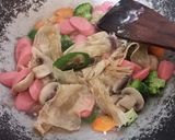 Foto langkah ke 3 dari resep Tumis Sayur kembang Tahu.