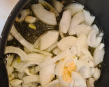 Foto del paso 3 de la receta: Contramuslos de pollo en salsa de berenjena, calabaza y curry