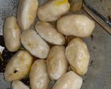 A picture of step 4 of Daal Pitha....lahsun mirch ki chutney.