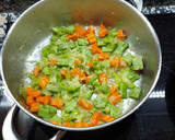 Foto del paso 2 de la receta: Guisado de calamarcitos y patatas