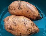 Une image de l'étape 1 de Patate douce rôtie aux œufs brouillés.