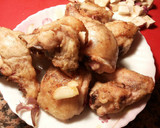 Foto del paso 6 de la receta: Cazuela de pollo con patatas, en salsa de berenjenas y okra
