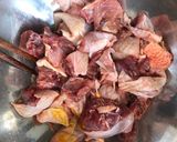 Hình bước làm 1 của món Gà nấu hành tăm