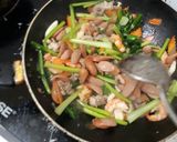 Hình bước làm 4 của món Mỳ xào thập cẩm