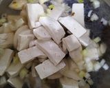 Foto langkah ke 3 dari resep Sup Tahu Jamur Kuping Mommylicious.