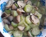 Hình bước làm 4 của món Canh mướp, nấm rơm chay