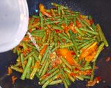 Foto langkah ke 4 dari resep Tumis Pedas Terasi Kacang Panjang.