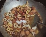 Foto langkah ke 3 dari resep Cumi Sosis Saus Mentega.