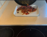 Foto del paso 3 de la receta: Merluza al horno con tomate y anchoas