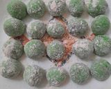 Foto langkah ke 3 dari resep Mochi Kenyal isi Kacang Coklat.