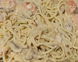 Foto langkah ke 2 dari resep Spaghetti creamy dengan udang dan jamur champignon.