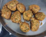 A picture of step 5 of Methi Pakora.