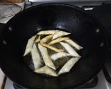 A picture of step 4 of Khasta namak paray/tea time savoury snack !.