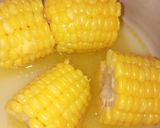 Foto langkah ke 2 dari resep Jagung Rebus Mentega.