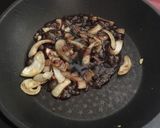 Foto langkah ke 3 dari resep Egg with Caramelized onion.