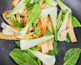煙燻豆皮炒青江菜的食譜步驟1照片