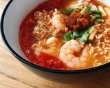Hình bước làm 3 của món Mì Gói Mama Tôm Cà Chua & Ớt Sa Tế Siêu Cay 🌶