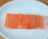 Foto langkah ke 1 dari resep Salmon With Lemon Flavour Creamy Sauce.