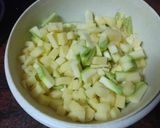 Foto del paso 1 de la receta Tortilla de papas, cebolla y calabacín