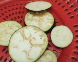 A picture of step 1 of Dahi waly bengan.