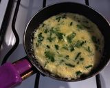 Foto del paso 3 de la receta: Omelette de cebollita de verdeo y perejil