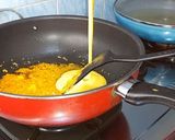 Foto langkah ke 4 dari resep Kwetiau Goreng Jamur Pedas.
