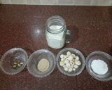 A picture of step 1 of Makhana milk shake.