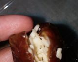 Foto langkah ke 4 dari resep Kurma Keju Coklat.