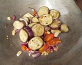 Foto langkah ke 3 dari resep Terong saus Kecap.