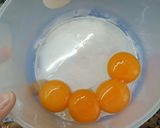 Foto del paso 1 de la receta: Bizcochuelo sin leche, sin azúcar, sin aceite y sin manteca