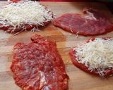 Foto del paso 3 de la receta: Cinta de lomo adobada, en airfryer, con guarnición de guisantes con jamón