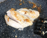 Foto del paso 4 de la receta: Filetes de merluza al ajillo