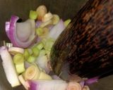 รูปขั้นตอนการทำที่ 2 ของ น่องไก่นึ่งวุ้นเส้นสมุนไพร