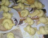 A picture of step 6 of Knot rolls.