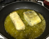 Foto del paso 2 de la receta: Supremas de bacalao y merluza en salsa con habas baby